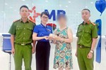 2 lực lượng ở Hà Nội ngăn cụ bà có tâm lý bất an đòi chuyển tiền cho con