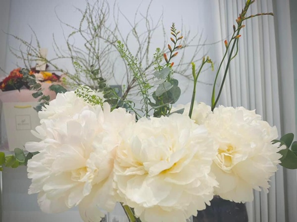 Biệt thự tiền tỷ ngập tràn hoa tươi của vợ chồng Thủy Tiên - Công Vinh-3