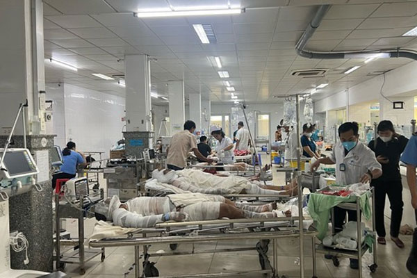 Vụ nổ bồn chứa bụi gỗ ở Bình Dương: 4 công nhân nguy kịch chuyển viện lên TP.HCM-2