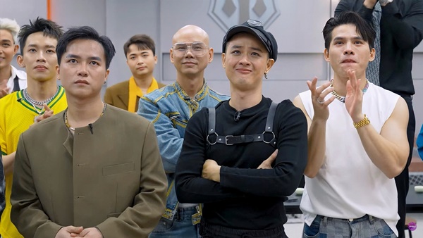 Nữ MC nổi tiếng và nhiều anh tài bật khóc trên sóng VTV-4