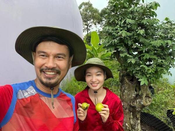 Bỏ phố về quê, nam diễn viên nổi tiếng cầm cuốc, làm vườn như nông dân-3