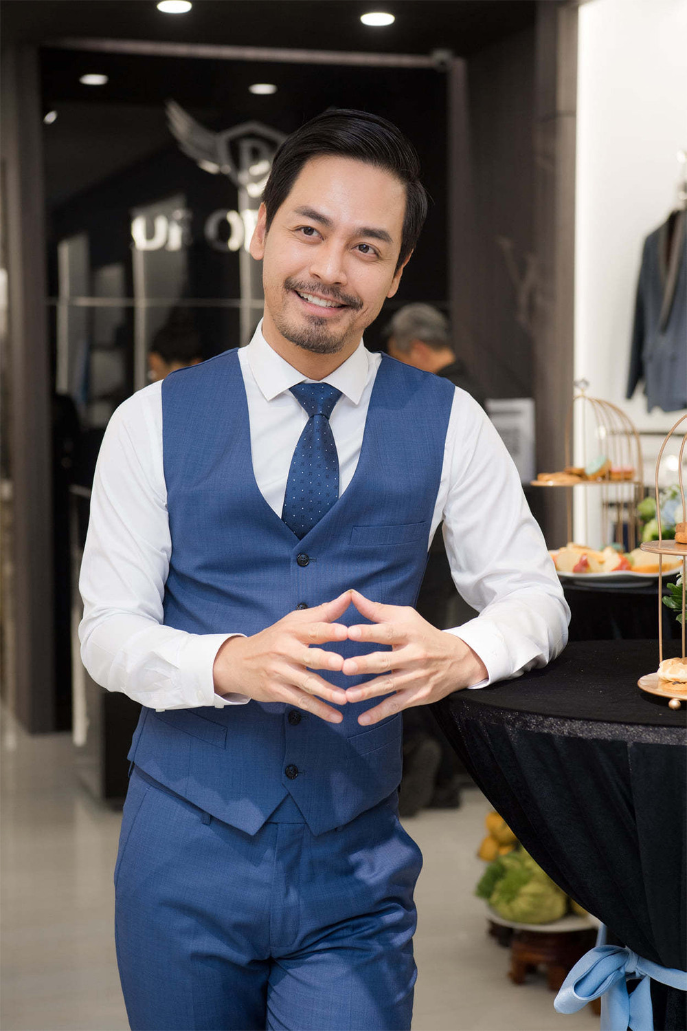 Từng cạo đầu xuất gia gieo duyên, MC Phan Anh giờ ra sao?-14