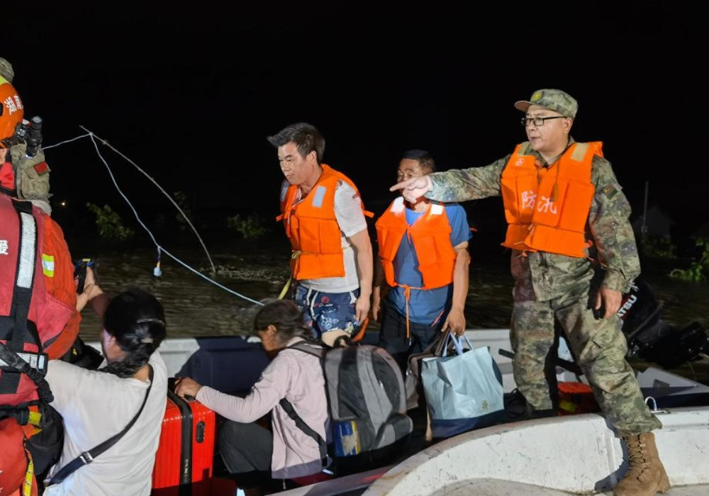 Đê hồ Động Đình ở Trung Quốc vỡ lớn, nước nhấn chìm nhiều nhà cửa-2