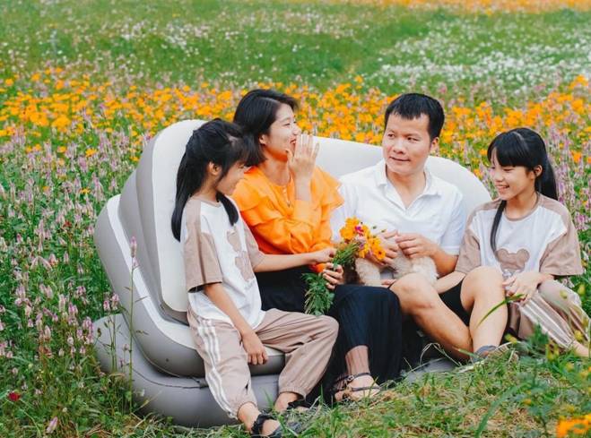Cô gái Hà Nội khoe loạt clip lấy chồng nhà đối diện, dân mạng rần rần xin vía-1