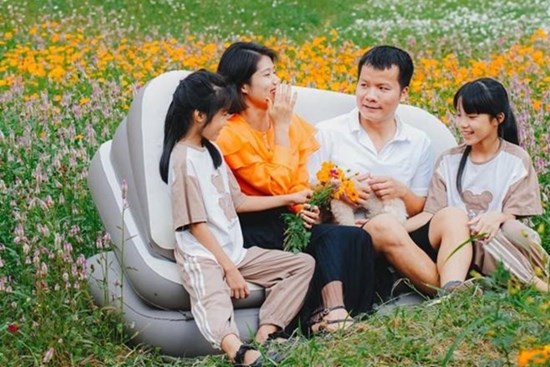 Cô gái Hà Nội khoe loạt clip lấy chồng nhà đối diện, dân mạng rần rần 'xin vía'