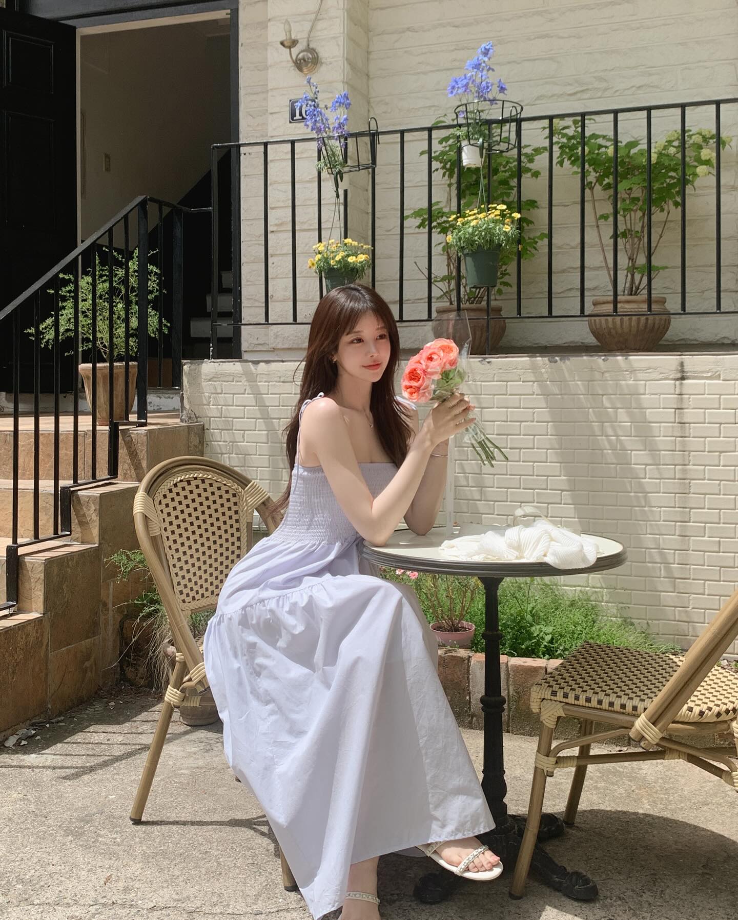 5 mẫu váy trẻ trung, nổi bật để mặc đi du lịch-5