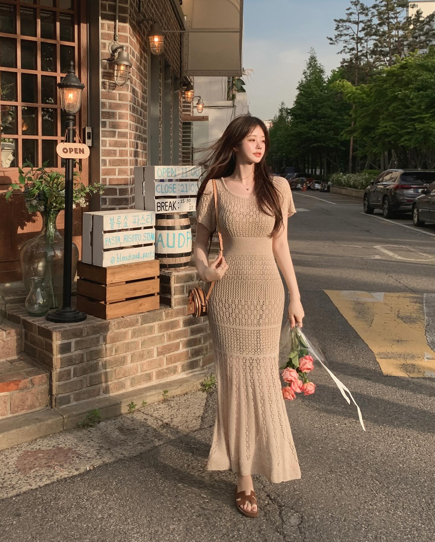 5 mẫu váy trẻ trung, nổi bật để mặc đi du lịch-7