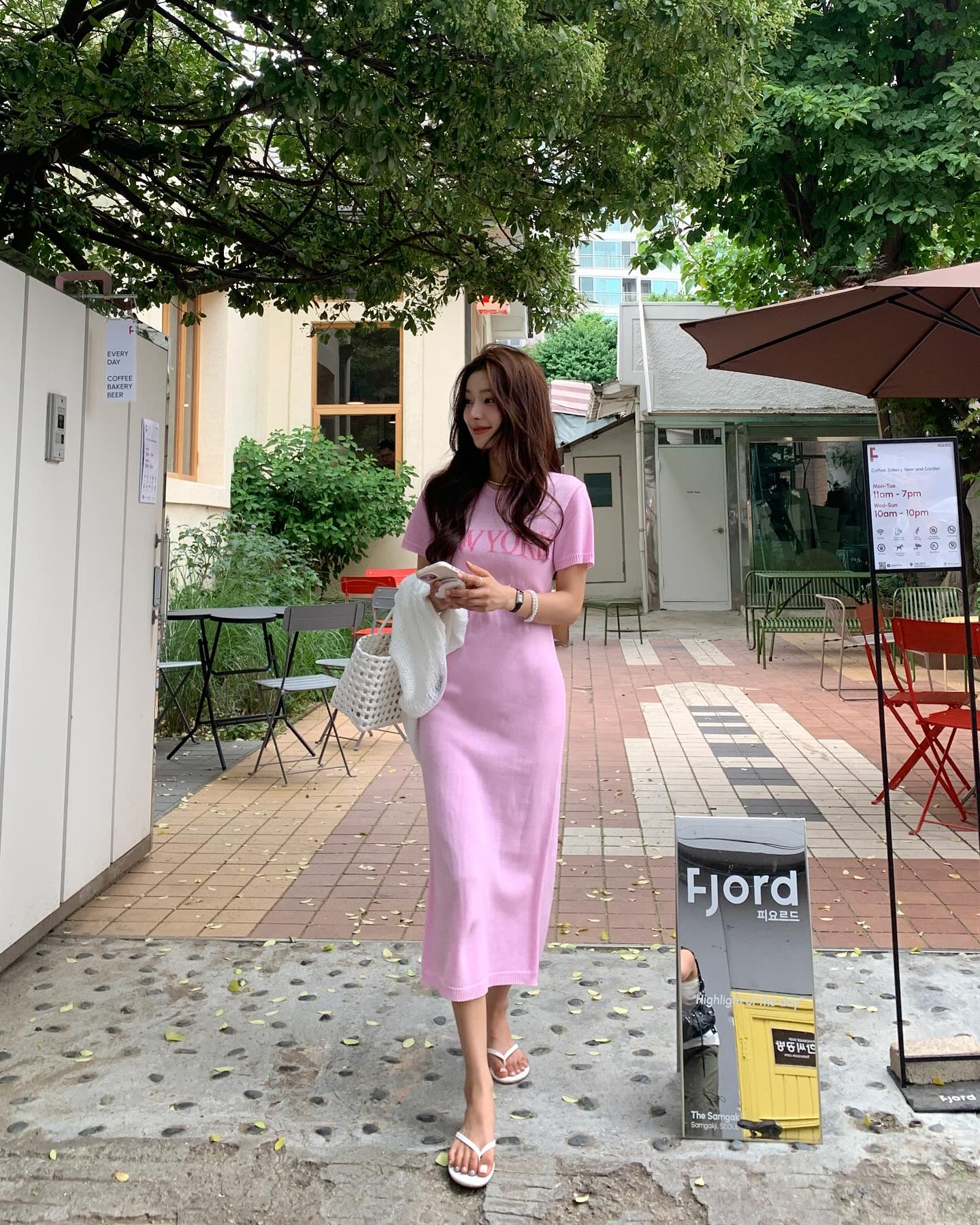 5 mẫu váy trẻ trung, nổi bật để mặc đi du lịch-8