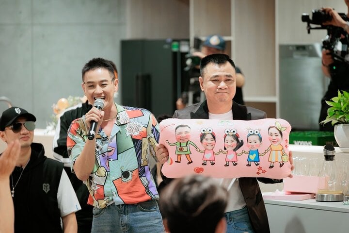 NSND Tự Long nghẹn ngào khi nhận món quà độc từ Thanh Duy-2