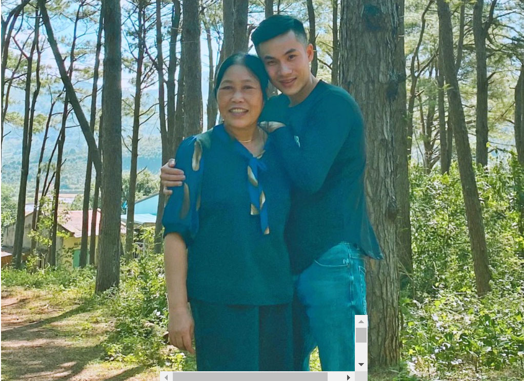 Nửa đời yêu thương con riêng của chồng, mẹ kế khóc nức nở ngày nhận quả ngọt-1