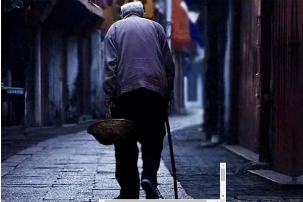 Món quà vô giá con gái tặng người cha lưng còng-1