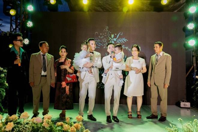 Thanh Đoàn làm sinh nhật cho ba mẹ tại biệt thự tiền tỷ, rể quý Hà Trí Quang chăm chút từng chiếc ghế-8