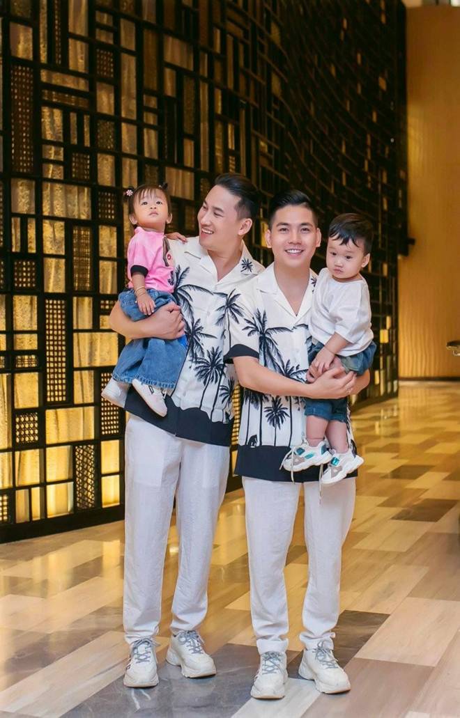 Thanh Đoàn làm sinh nhật cho ba mẹ tại biệt thự tiền tỷ, rể quý Hà Trí Quang chăm chút từng chiếc ghế-9