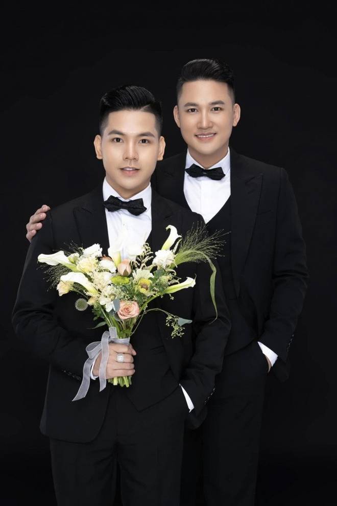 Thanh Đoàn làm sinh nhật cho ba mẹ tại biệt thự tiền tỷ, rể quý Hà Trí Quang chăm chút từng chiếc ghế-11