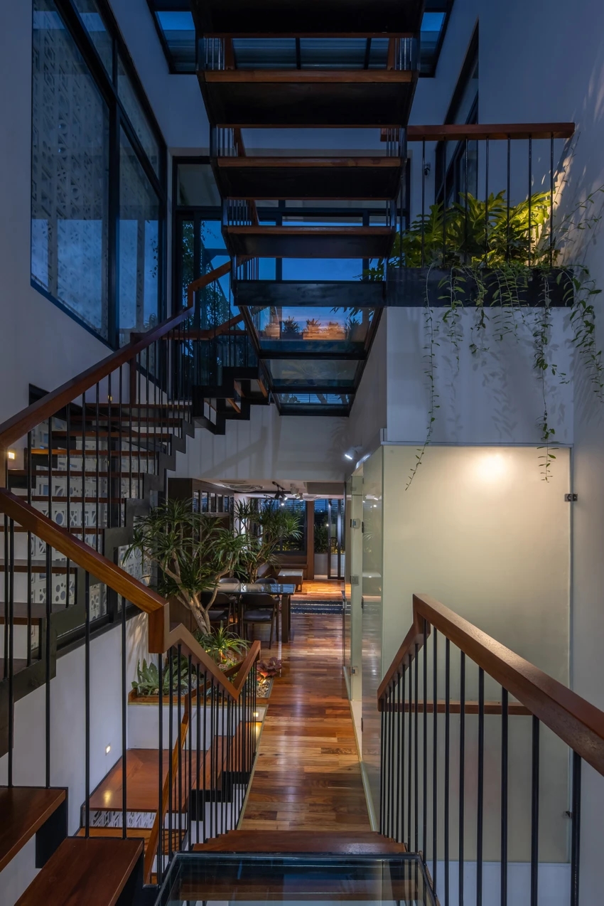 Nhà phố hẹp ngang dài sâu nhưng bên trong sáng thoáng-9