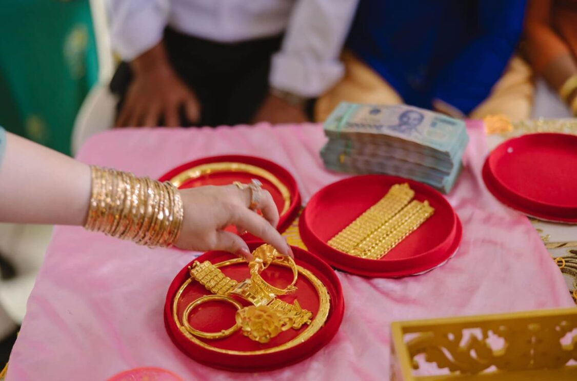 Mẹ kế muốn giữ hộ” vàng cưới, tôi đau lòng khi bố ủng hộ đòi hỏi ngang ngược này-1