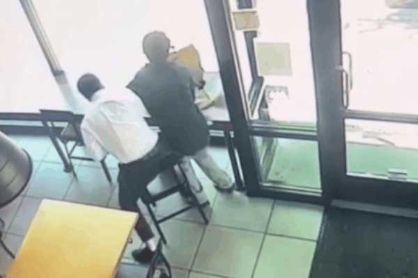 Công an TP HCM bắt kẻ giật điện thoại chứa dữ liệu quan trọng-2