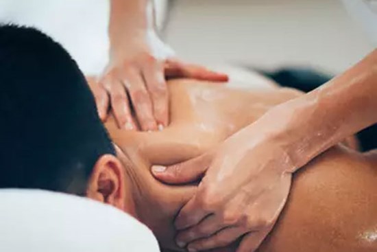 Chủ quán massage, karaoke đến tận nhà đòi nợ, chồng thản nhiên đưa ra lý do khiến vợ cay đắng khóc nghẹn