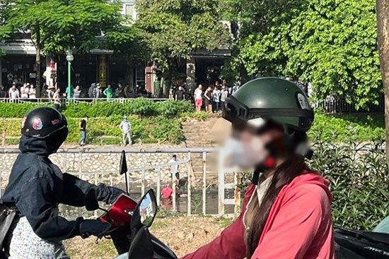 Phát hiện thi thể nam giới nổi trên sông Tô Lịch, công an vào cuộc điều tra