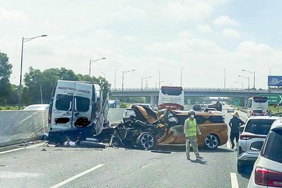 Tai nạn liên hoàn trên cao tốc Hà Nội - Hải Phòng, 8 người thương vong
