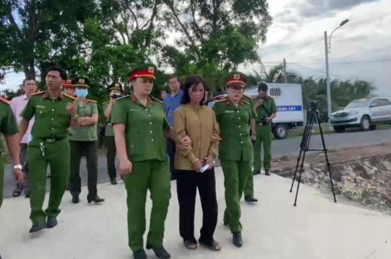 Giao 3 cháu nhỏ cho người mẹ từng bị gia đình chồng cũ hành hạ dã man-1