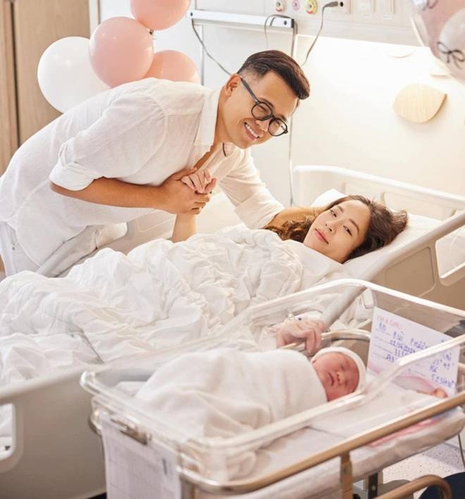 Vợ chồng MC giàu nhất VTV làm tiệc đầy tháng cho con đầu lòng không thiếu gì, nhìn kỹ có cả vàng thỏi-2