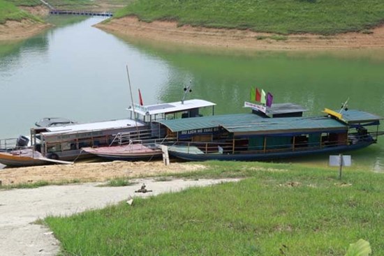 Nữ du khách tử vong khi chơi mô tô nước trên hồ Thác Bà ở Yên Bái