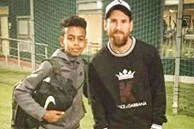 Bức ảnh mới Lamine Yamal đứng cạnh thần tượng Messi gây sốt