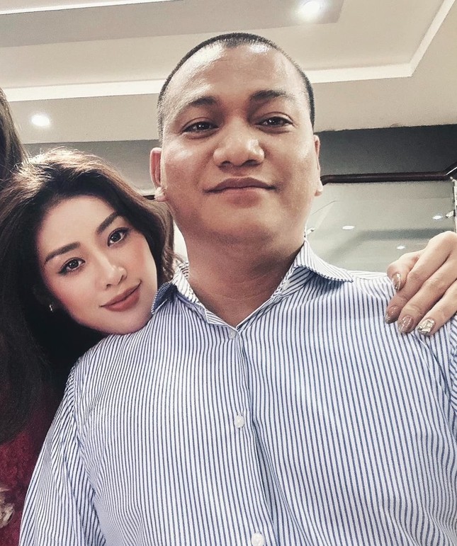 Hoa hậu Khánh Vân cưới nhiếp ảnh gia hơn 17 tuổi-2