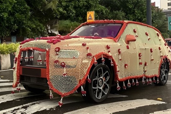 Chiếc xe hoa 'có một không hai' của cậu út nhà tỷ phú giàu nhất châu Á