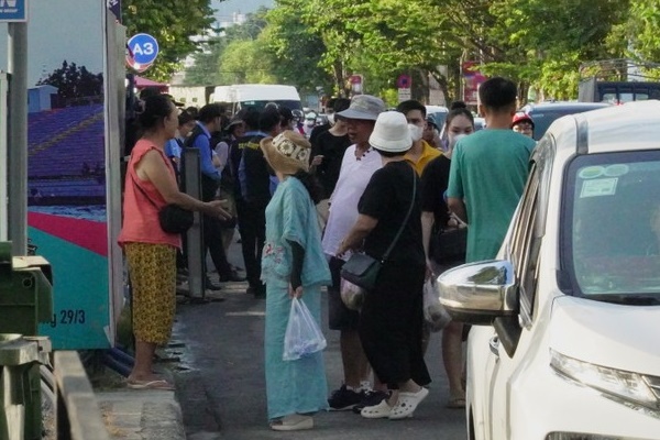 ‘Chợ đen’ rầm rộ rao bán vé xem chung kết pháo hoa với giá… trên trời-1