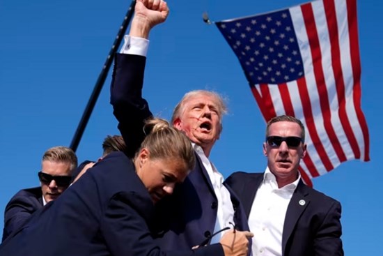 Ông Donald Trump bị bắn khi đang vận động tranh cử