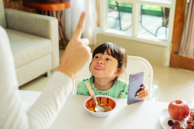 6 hành vi của cha mẹ khiến con lớn lên sống ỷ lại, thiếu tự lập, không thể làm chủ cuộc đời-1