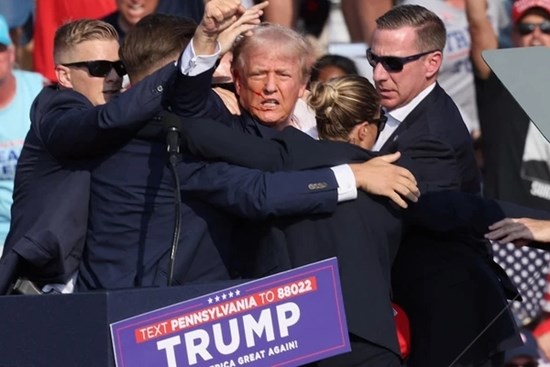 Khung cảnh hỗn loạn khi ông Trump bị bắn tại buổi vận động tranh cử