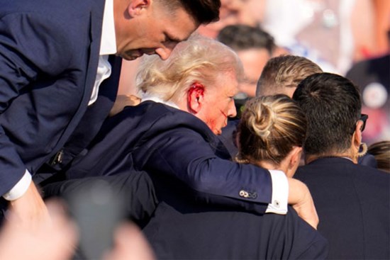 Cựu Tổng thống Trump xuất viện