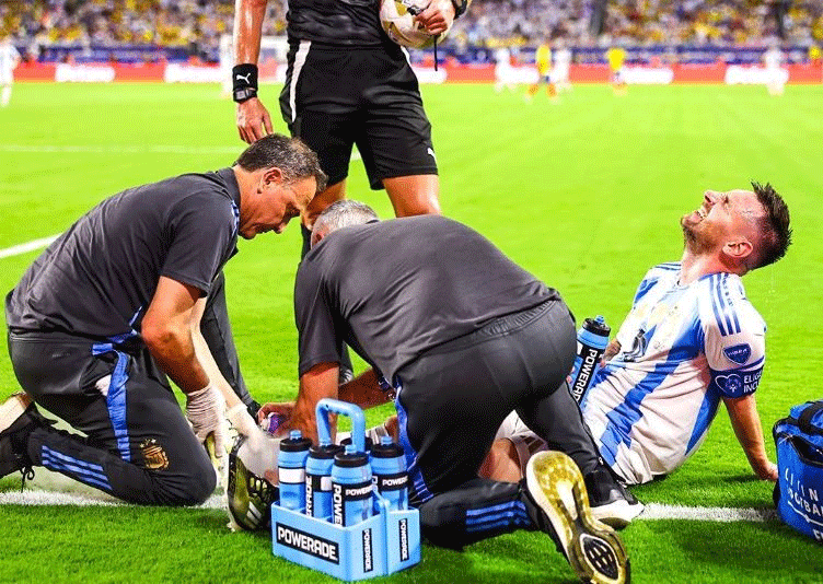 Messi bật khóc nức nở khi bỏ dở trận chung kết Copa America 2024-4