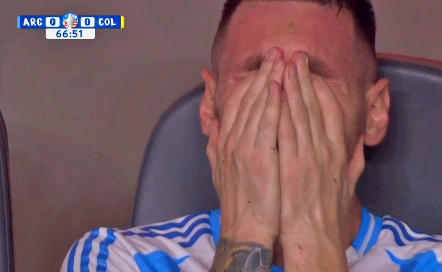 Messi bật khóc nức nở khi bỏ dở trận chung kết Copa America 2024-8