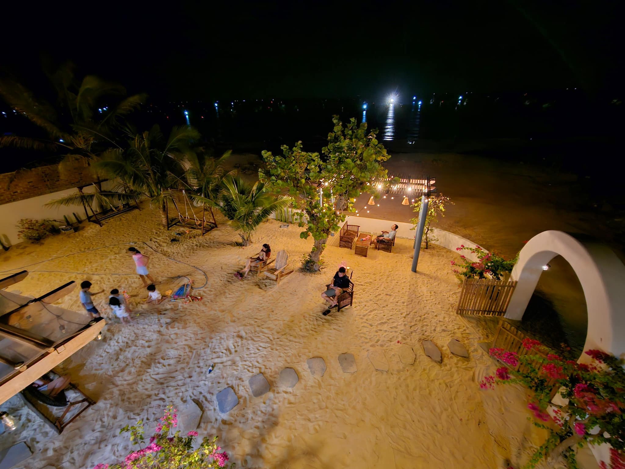 Chỉ vì mê trời xanh mây trắng, cặp vợ chồng Hà Nội tậu hẳn bãi biển riêng với ngôi nhà xinh xắn cho các con nghỉ hè-26