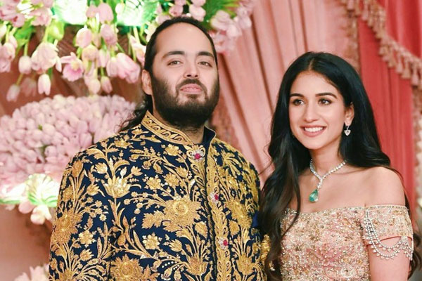 Trêu đùa chú rể quá đà, vị khách nhận ngay trái đắng từ cô dâu-2