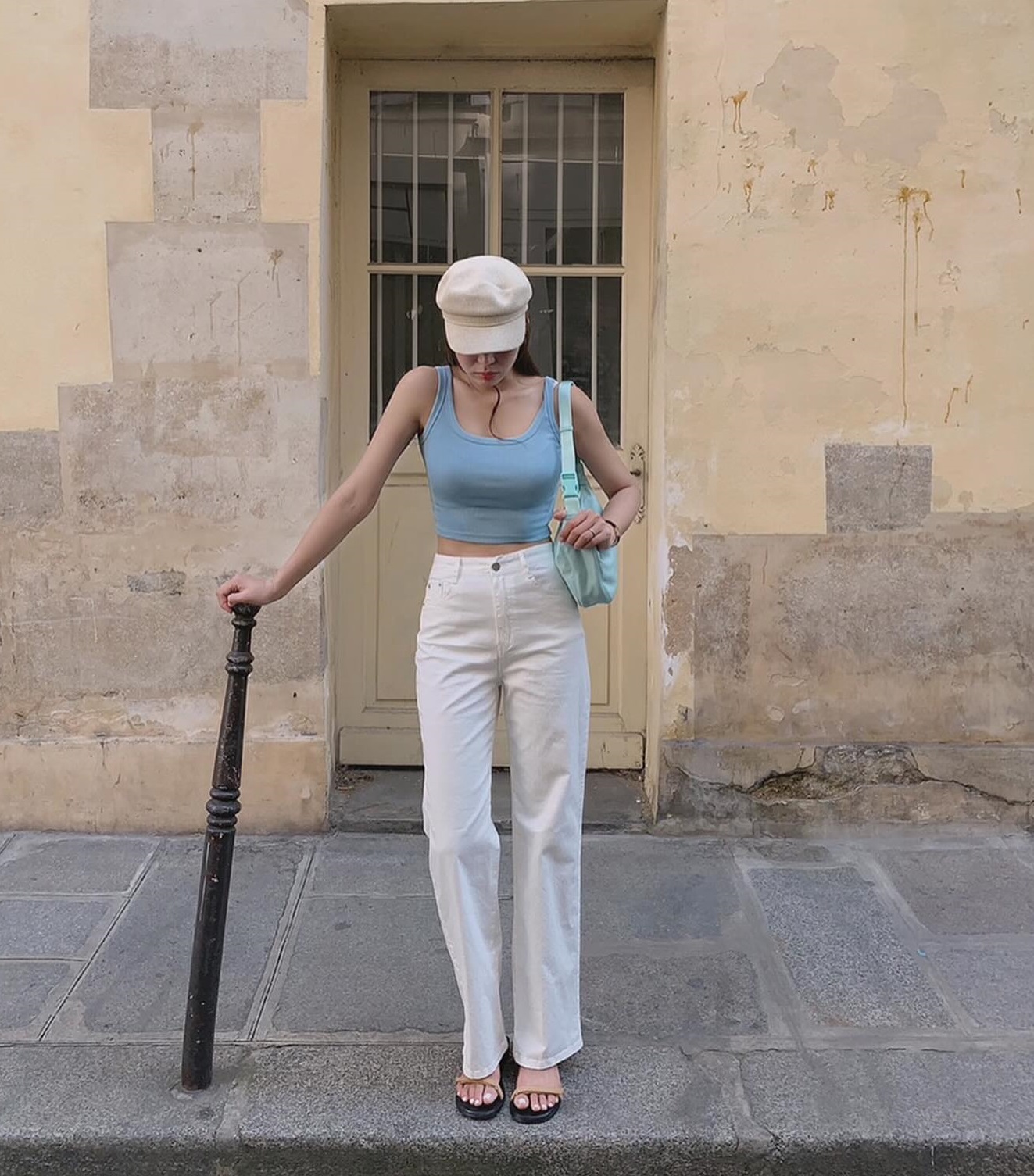 Gợi ý 10 bộ trang phục denim trẻ trung và nổi bật cho chuyến du lịch-6