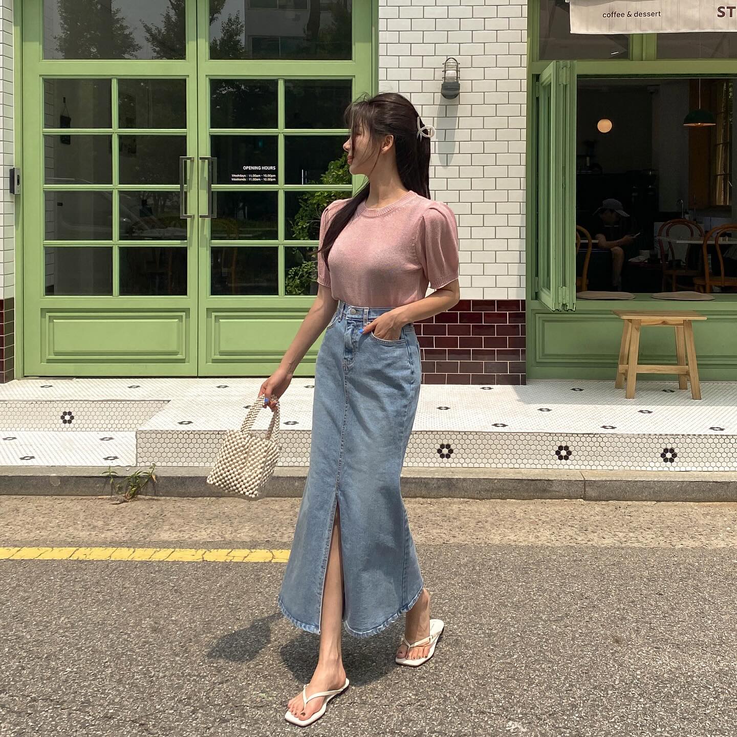 Gợi ý 10 bộ trang phục denim trẻ trung và nổi bật cho chuyến du lịch-9