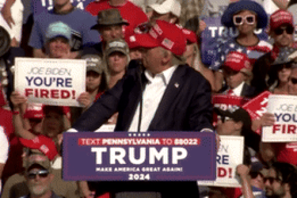 Hành động nhỏ 'đúng lúc' giúp ông Trump thoát cửa tử trong vụ ám sát hụt