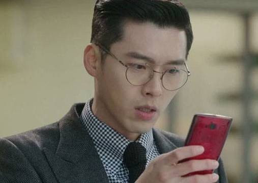 Con gái 13 tuổi thường xuyên ở trong phòng khoá cửa, một lần vào phòng con, tôi lập tức báo cảnh sát-2