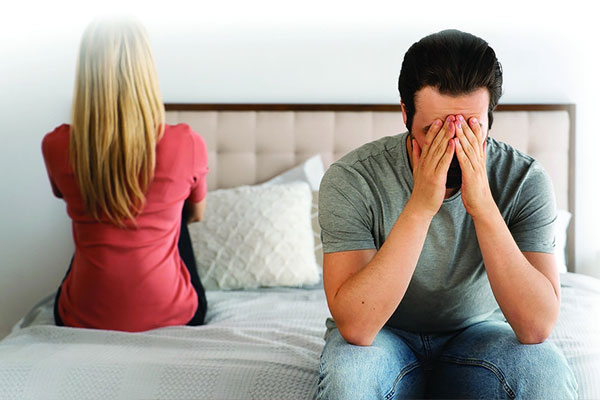 Vợ chồng xem nhau như người vô hình-1