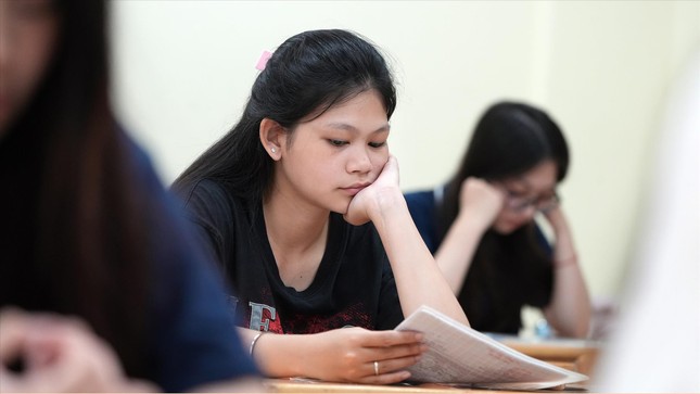 Ngóng điểm thi tốt nghiệp THPT năm 2024-1