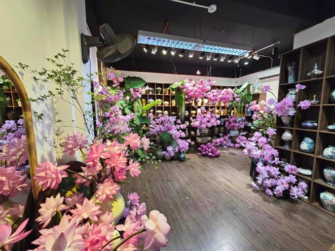 Chị đẹp Hà Thành biến nhà thành rừng hoa nhiệt đới với 1.000 bông sen Nghi Lương-1