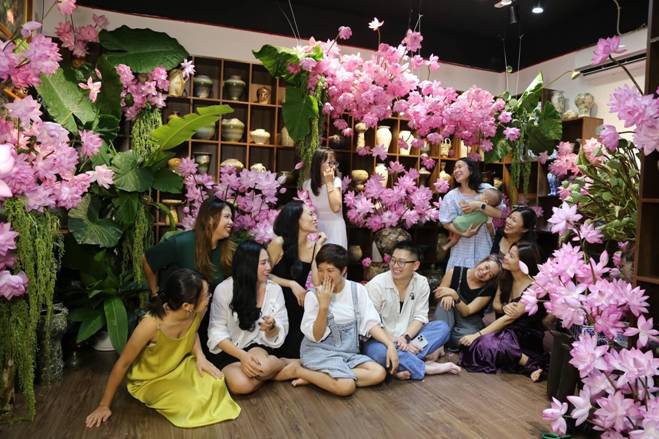 Chị đẹp Hà Thành biến nhà thành rừng hoa nhiệt đới với 1.000 bông sen Nghi Lương-3