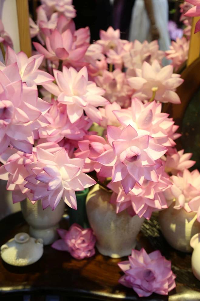 Chị đẹp Hà Thành biến nhà thành rừng hoa nhiệt đới với 1.000 bông sen Nghi Lương-13