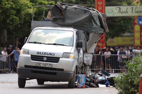 Hiện trường vụ tai nạn khiến 3 người tử vong ở Hà Nội