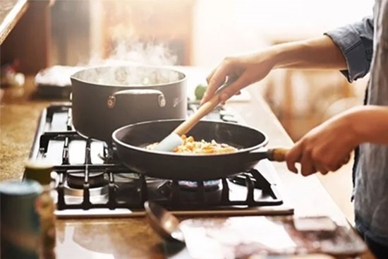 Cả gia đình 5 người suýt chết do nấu ăn trong phòng điều hòa